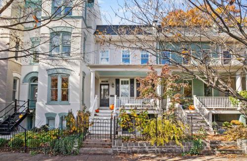 Capitol Hill Apartment | Sojourn Modern Stay in Historic Capitol Hill