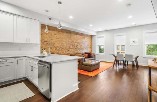 Capitol Hill Apartment | Sojourn Sleek 3BD in the Heart of Capitol Hill