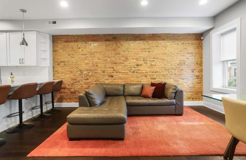 Capitol Hill Apartment | Sojourn Sleek 3BD in the Heart of Capitol Hill