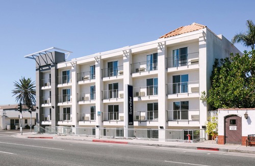 Newport Shores Apartment | Sonder Solarena | Queen Room