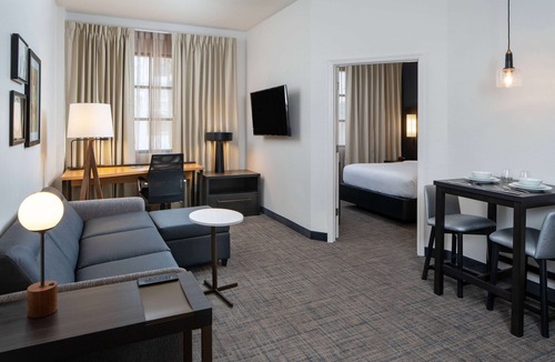 Arts/Warehouse District Hotel | Sonesta ES Suites New Orleans Convention Center