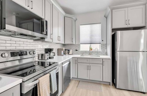 Barrio Hollywood House | Sonoran Summer Compound | 5BR Near UofA & Downtown