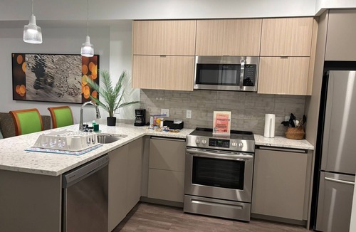 Koreatown Apartment | Sophisticated 1-Bedroom Apart-Hotel near Downtown LA, Koreatown