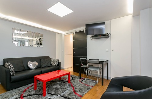 Quartier de la Place-Vendome Apartment | Sourdière Opéra Louvre Vendôme