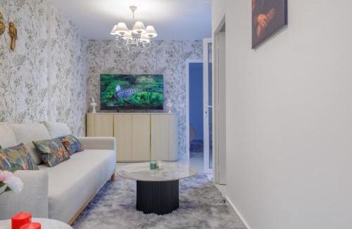 Les Puces de Saint-Ouen Apartment | Sous les Étoiles!