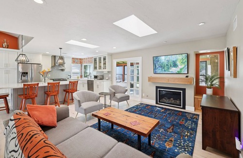 Fire Mountain House | South Oceanside Retreat 1.3 miles to the Beach!