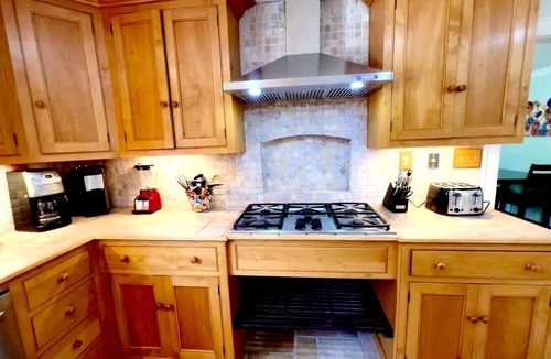 Laurel House | Southern Charm 1 - 5 minutes to downtown Laurel.