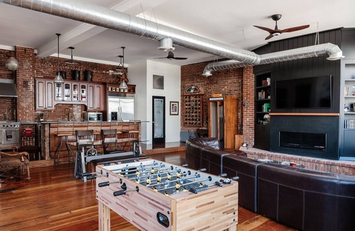 Newport Condo | Spacious 1,932 sf Newport Hideaway for 2- Short walk to Dining, Shops and Harbor