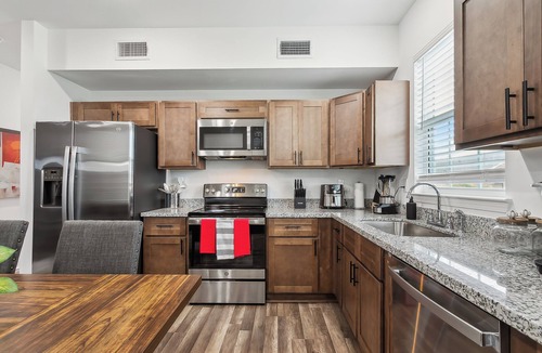 Saint Claude House | Spacious 10BR NOLA Home, Perfect for Groups, King bed