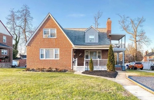 Central Forest Park Apartment | Spacious 2-bedroom apartment with WiFi, AC in charming Baltimore