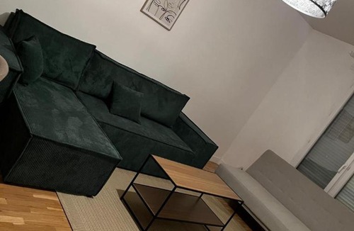 Montevrain Apartment | Spacious 2 bedrooms,4-8 people ,12mn Disney ,Free Private Parking , balcony