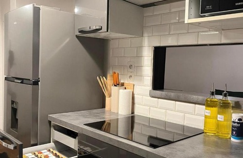 Montevrain Apartment | Spacious 2 bedrooms,4-8 people ,12mn Disney ,Free Private Parking , balcony
