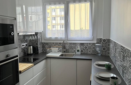 Aubervilliers Apartment | Spacious 3-bedroom near Paris - Private parking