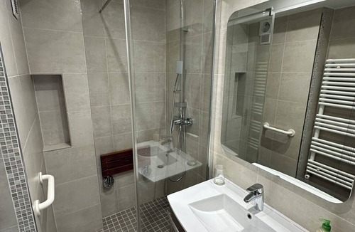 Aubervilliers Apartment | Spacious 3-bedroom near Paris - Private parking