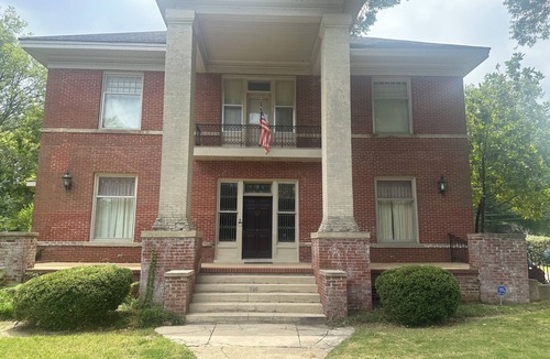 Indianola House | Spacious 3-bedroom estate in charming Indianola with AC, WiFi
