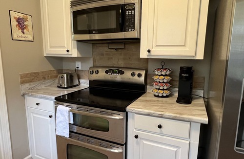 Pearl House | Spacious 3 bedroom home near Amphitheater/Baseball/shopping and much more