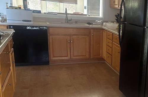 Toro Canyon House | Spacious 3 bedroom in Carpinteria Foothills with fabulous ocean/mountain views.