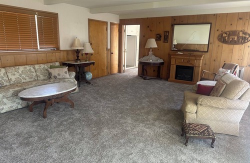 Toro Canyon House | Spacious 3 bedroom in Carpinteria Foothills with fabulous ocean/mountain views.