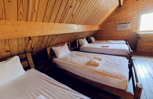 Boring Cabin | Spacious 3-Bedroom Cabin in Reisterstown, NW Baltimore Area