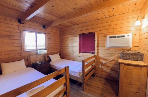 Boring Cabin | Spacious 3-Bedroom Cabin in Reisterstown, NW Baltimore Area
