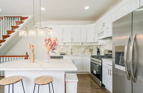 South Philadelphia West Apartment | Spacious 3BR/3BA - Sleeps 7 - 10 Min to Stadium