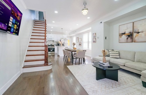 South Philadelphia West Apartment | Spacious 3BR/3BA - Sleeps 7 - 10 Min to Stadium