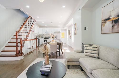 South Philadelphia West Apartment | Spacious 3BR/3BA - Sleeps 7 - 10 Min to Stadium