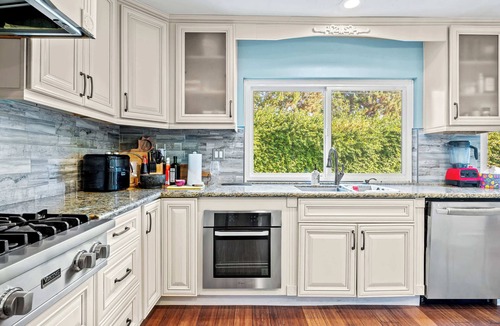 Cerritos House | Spacious 3BR Family Retreat w Private Pool