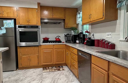 Norwood House | Spacious 4 BD 2 Bath in Quiet area avail July