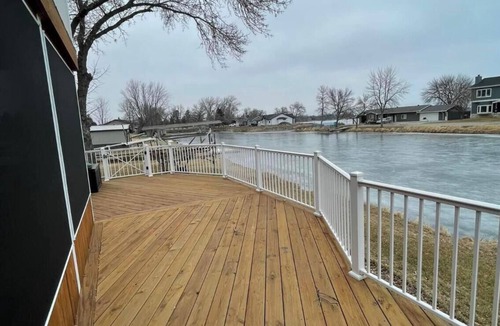 Watertown House | Spacious 4-bedroom 2900 square foot house on Lake Kampeska in marina bay.