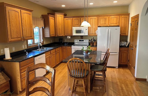 Village of Harrison House | Spacious 4-bedroom house. 23 miles to Lambeau Field and 21 miles to EAA Oshkosh