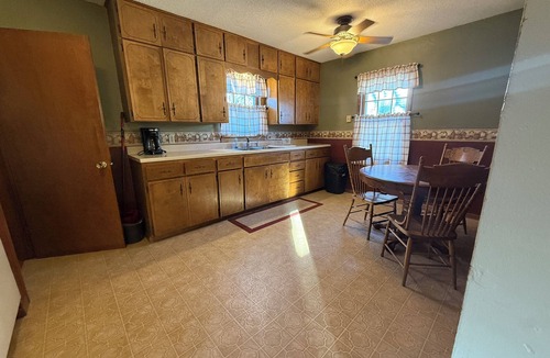 Fairmont House | Spacious 4-bedroom house in Fairmont