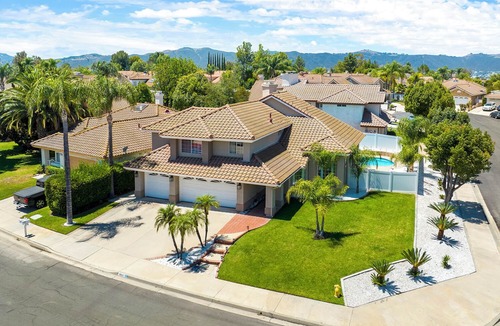 Temecula House | Spacious 4-bedroom house in the Center of Temecula with Heated Pool