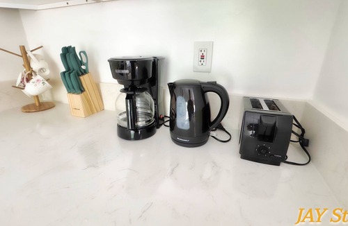 Whittier House | Spacious 4-bedroom house and 2-bathrooms in charming Whittier with WiFi, AC