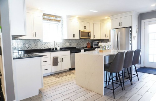 Malden House | Spacious 4-bedroom house 9 Miles Boston/Train-3mi/Airport-6mi/+Parking