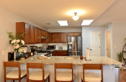 Visalia House | Spacious 4BD Home w EV charger near Sequoia Ntl Pk