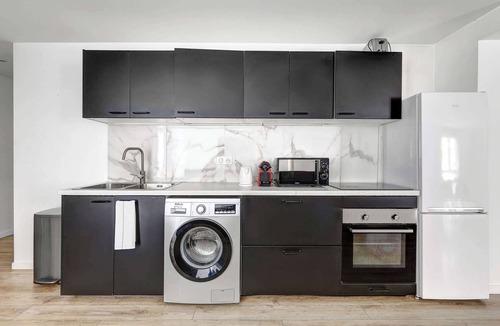 Amerique Apartment | Spacious 4BDR in Buttes Chaumont pour 12 pers
