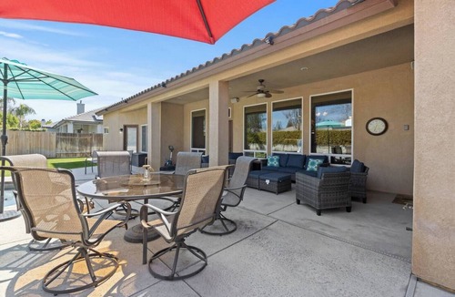 Greenacres House | Spacious 4BR 3BA Home KING Suite Pool Sleeps 8