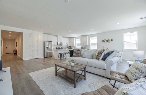 Lancaster House | Spacious 4BR Family Home｜ Fenced Backyard, Pets Welcome & Flexible Lease #41757