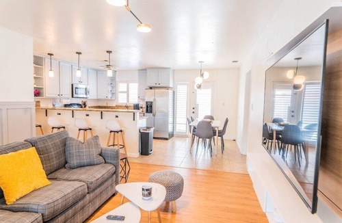 Sacramento House | 🏡 Spacious 4BR Home Near Cal Expo | Family + Pet Friendly