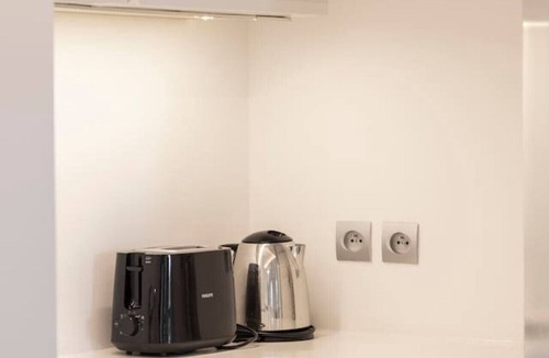 Montreuil Apartment | Spacious 4BR in Paris - 3 Baths - 10 Guests