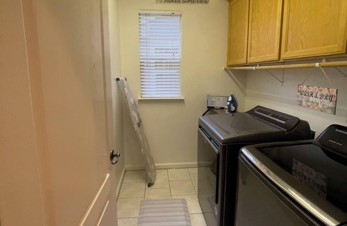 Turlock House | Spacious 5-bedroom house pool with WiFi, AC in awesome Turlock