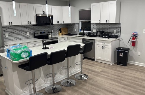 Bowie House | Spacious 5-bedroom house in perfect Bowie with cool AC and gym
