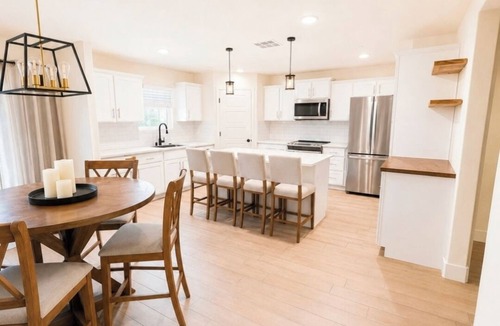 Pumpkin Center House | Spacious 5-bedroom house in beautiful Bakersfield with AC