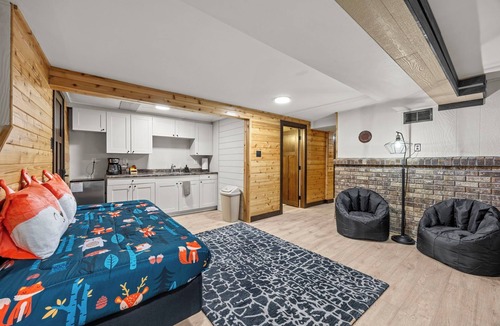 Brainerd House | Spacious 5BR/3 Bath Paul Bunyan's Lake House, Dock, Kayaks