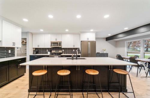 Ames House | Spacious 5BR Family Home Near ISU & Attractions