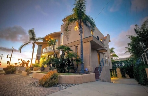 Carlsbad House | Spacious 6-bedroom house right across from the beach with a huge roof deck