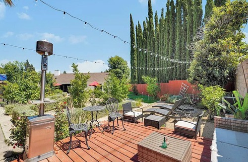 Simi Valley House | Spacious 6-bedroom house in lovely Simi Valley with 6 hole putting course