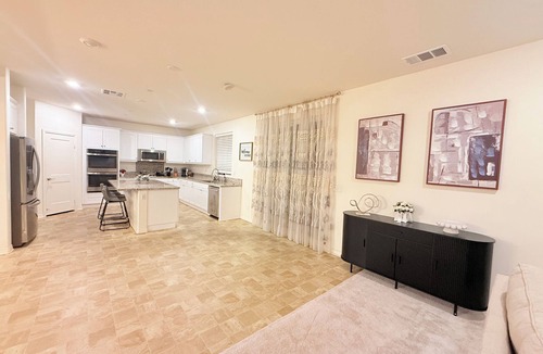 Ontario House | Spacious 6BR Home 8 Beds Arcade Machine Near Ontario Mills, Airport & Freeways