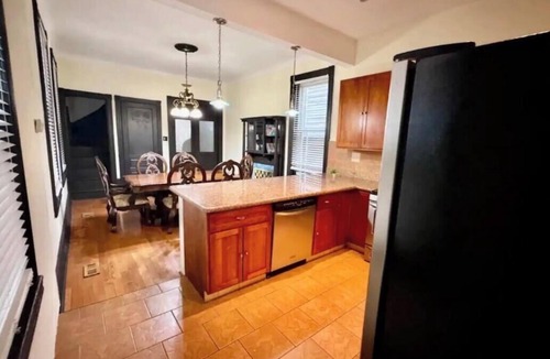 Spruce Hill House | Spacious 7-bedroom house in university city Philadelphia with AC